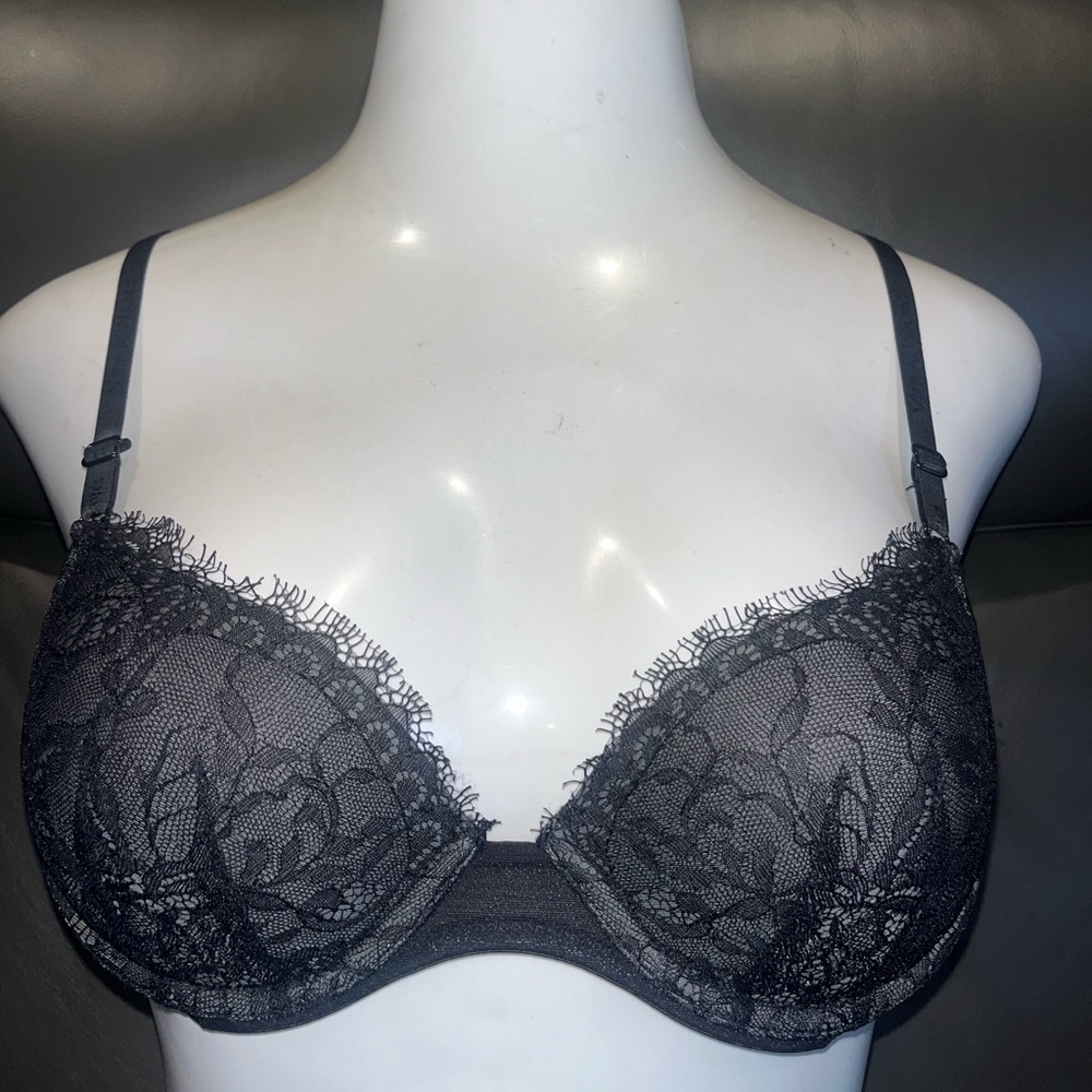 Vera wang lace bra size 34B